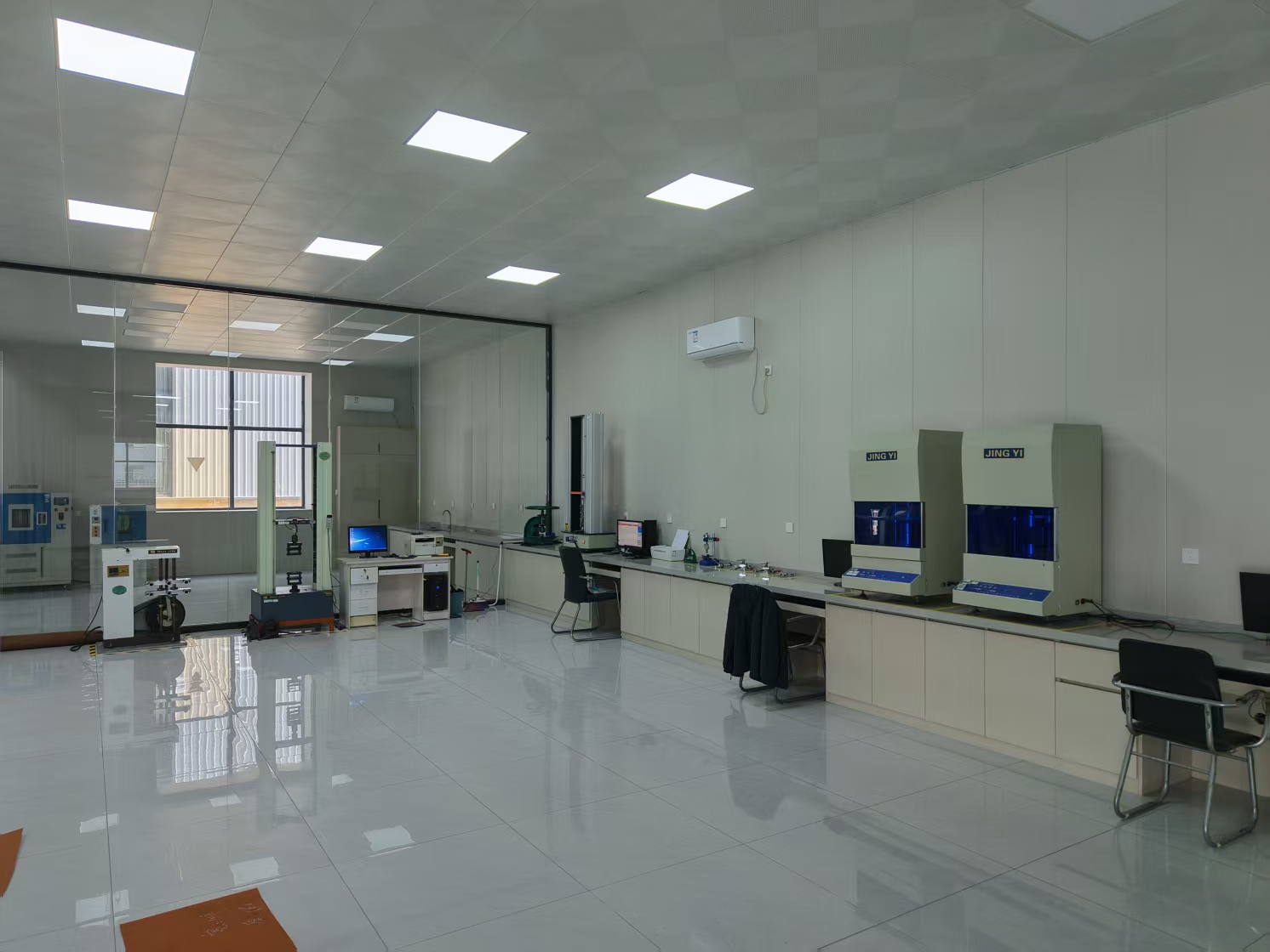 公司新近落成的研发实验展示中心